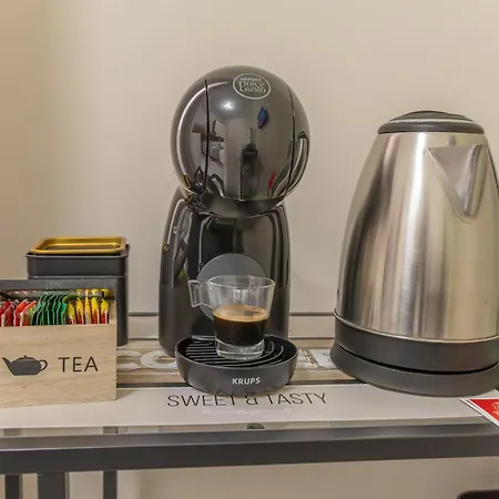 Pit Stop 2 アパート コモ